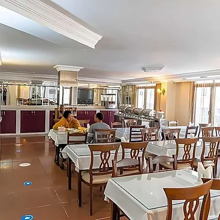 Hotel Grand Lara